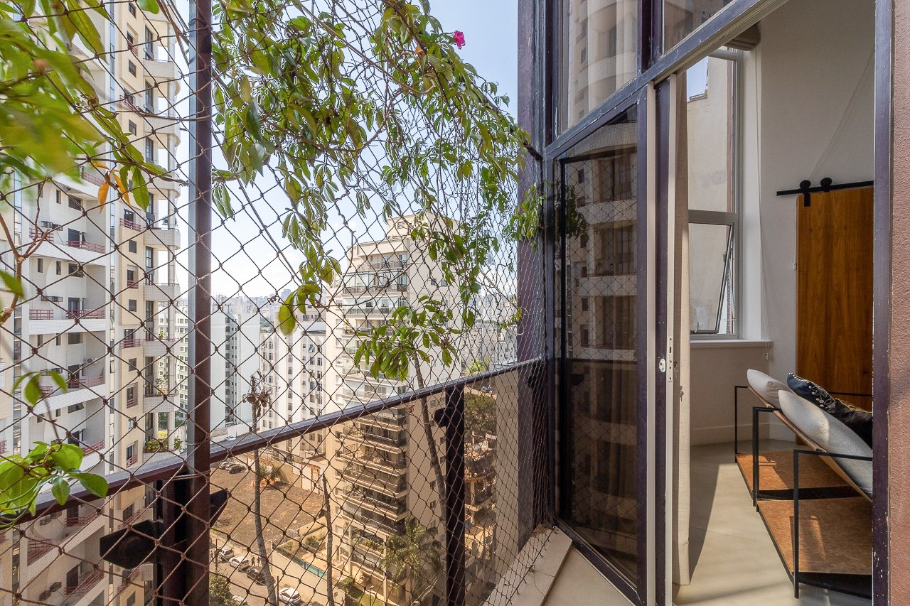 Cobertura com projeto moderno, iluminado e área externa super relaxante, no melhor do Itaim Bibi. – CO0570