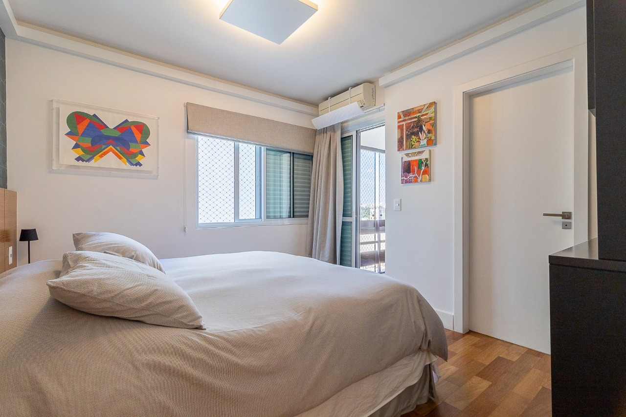 Cobertura com projeto moderno, iluminado e área externa super relaxante, no melhor do Itaim Bibi. – CO0570