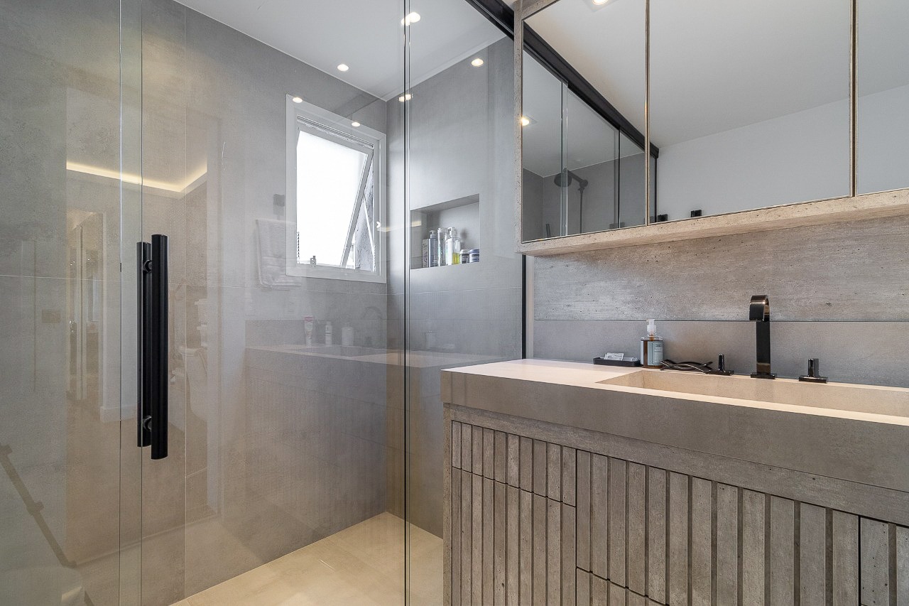 Cobertura com projeto moderno, iluminado e área externa super relaxante, no melhor do Itaim Bibi. – CO0570