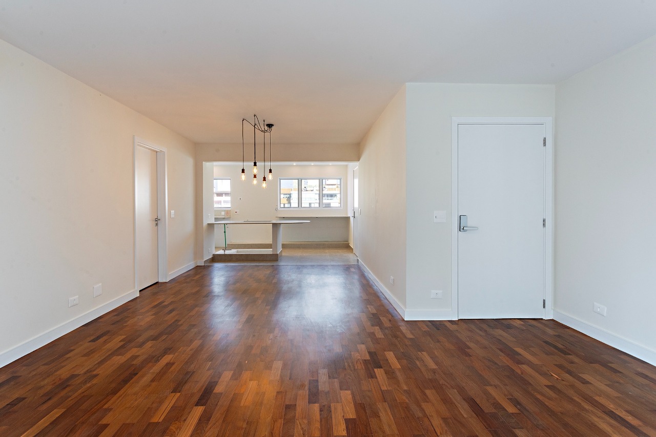 Apartamento amplo recém reformado com boa iluminação natural no Itaim. – AP1436 - IMG_0045