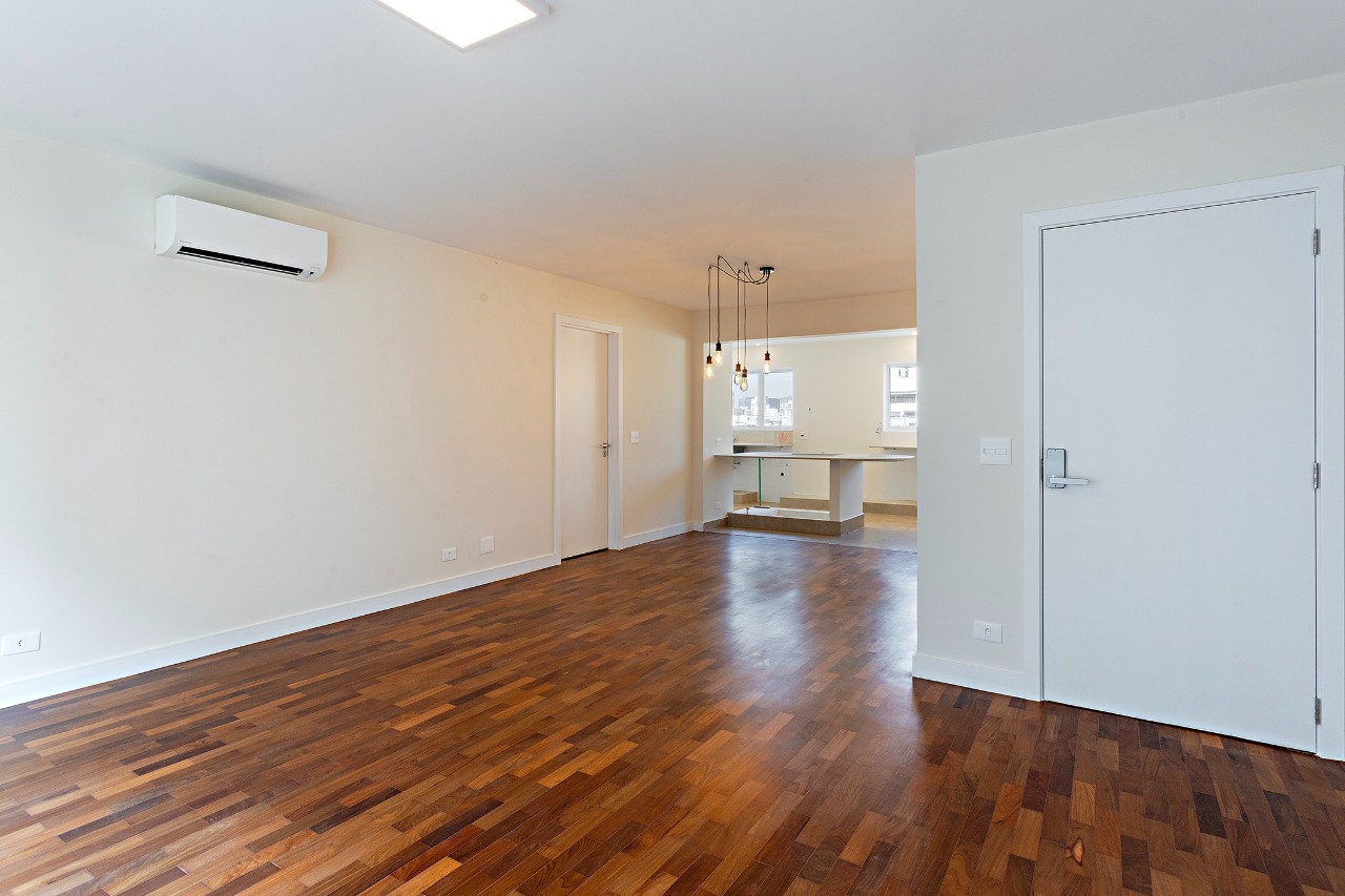 Apartamento amplo recém reformado com boa iluminação natural no Itaim. – AP1436 - IMG_0041