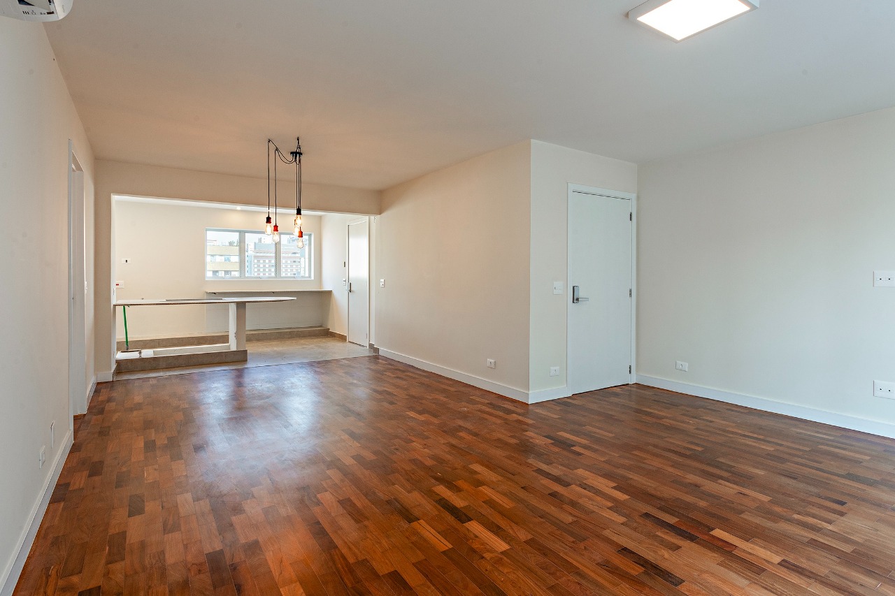 Apartamento amplo recém reformado com boa iluminação natural no Itaim. – AP1436 - IMG_0049