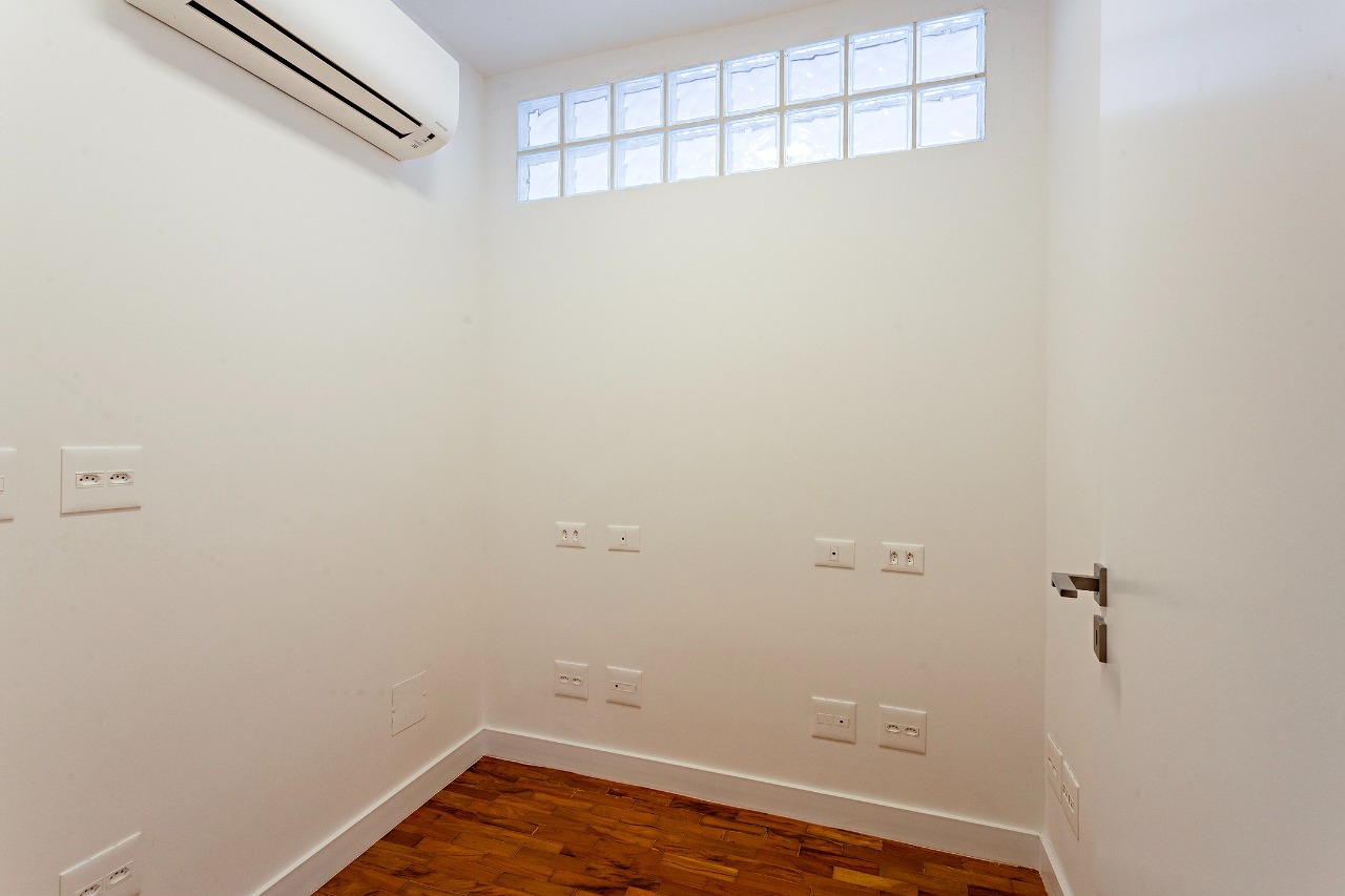 Apartamento amplo recém reformado com boa iluminação natural no Itaim. – AP1436 - IMG_0067