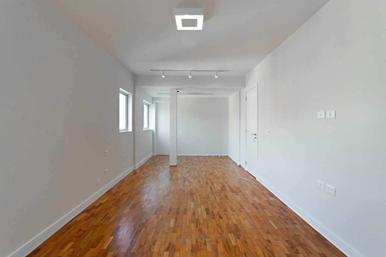 Apartamento amplo recém reformado com boa iluminação natural no Itaim. – AP1436 - IMG_0097