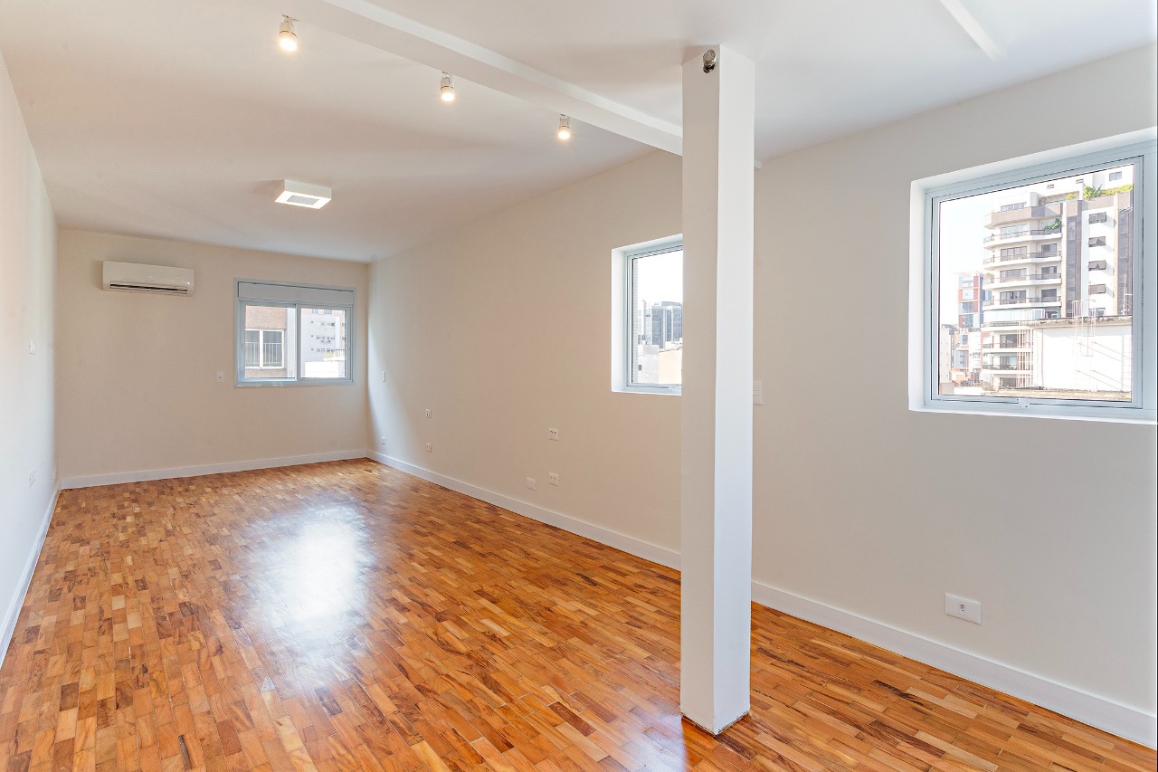 Apartamento amplo recém reformado com boa iluminação natural no Itaim. – AP1436 - IMG_0101