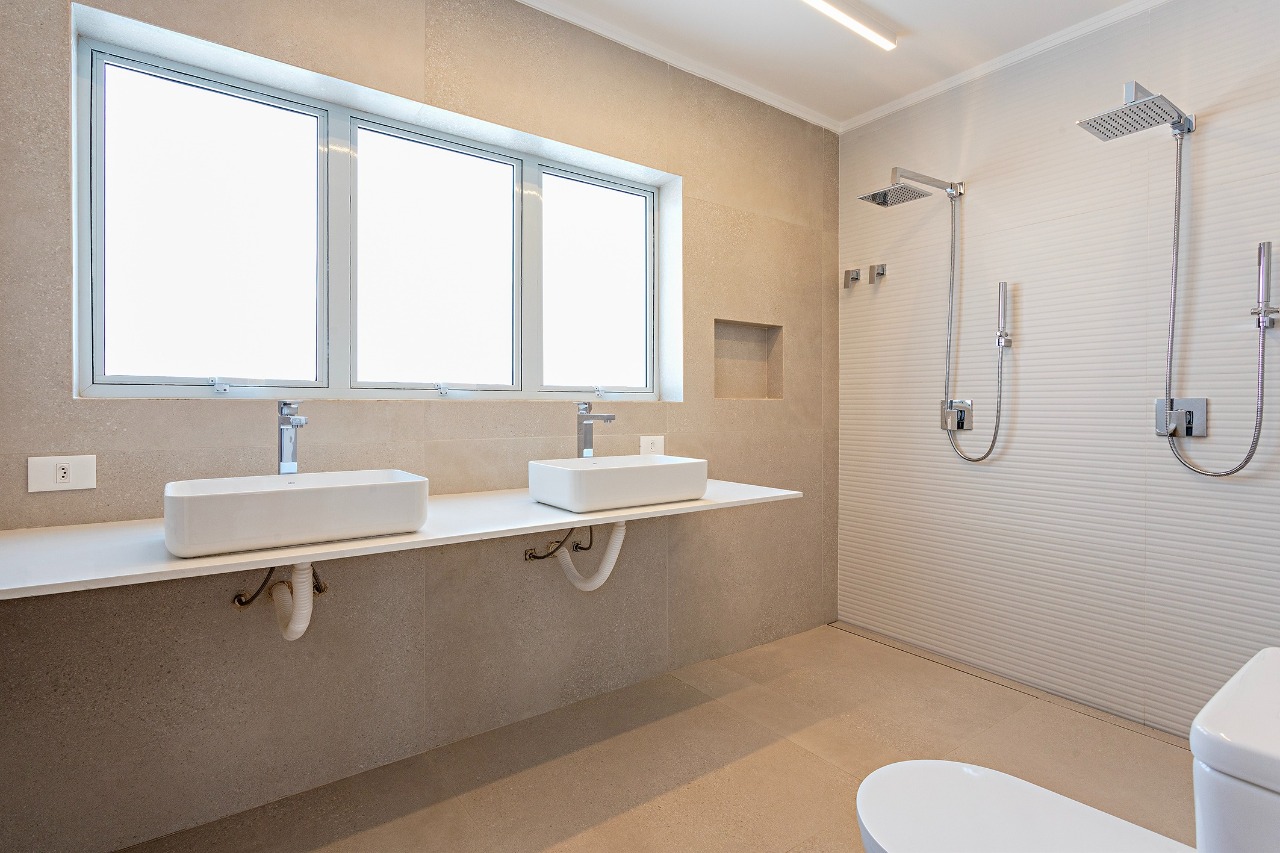 Apartamento amplo recém reformado com boa iluminação natural no Itaim. – AP1436 - IMG_0107