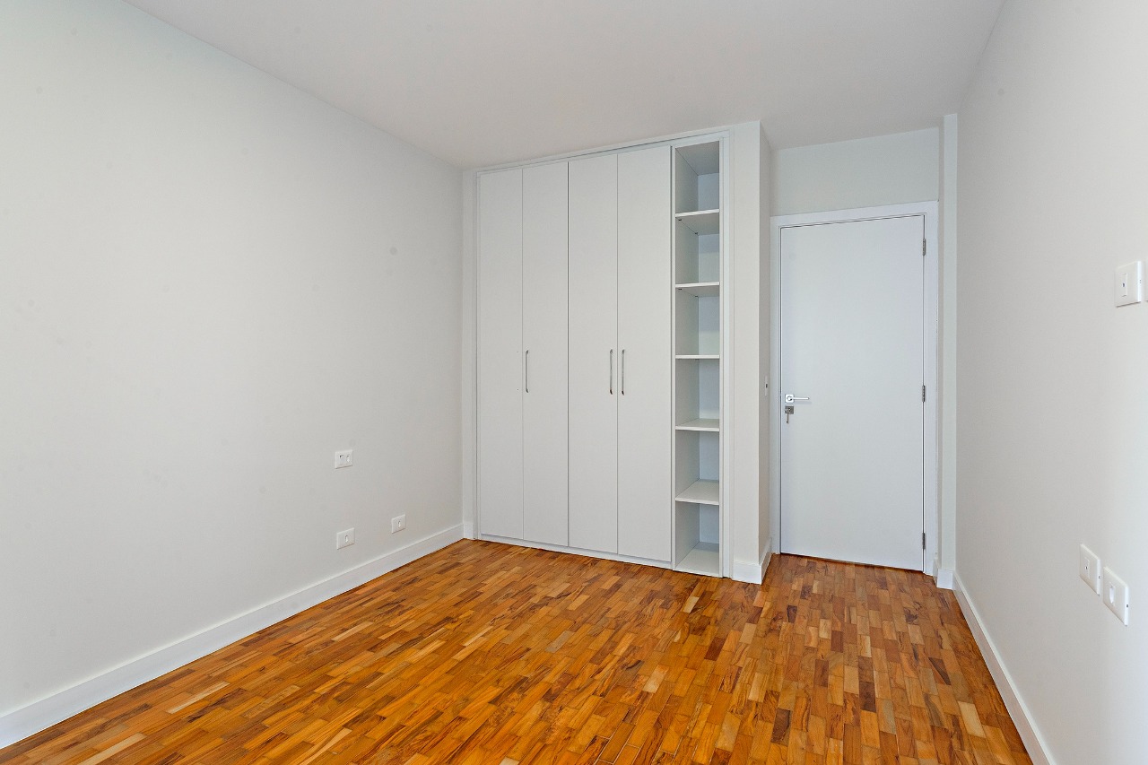 Apartamento amplo recém reformado com boa iluminação natural no Itaim. – AP1436 - IMG_0087