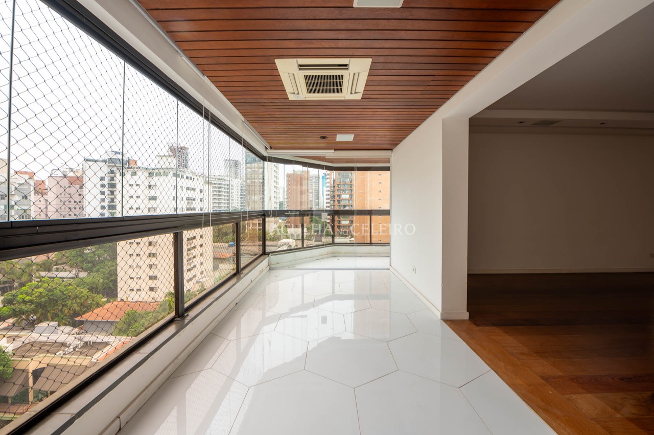 Apartamento com 4 suítes a 600 metros do Parque Ibirapuera à venda em Moema Pássaros. – 13881