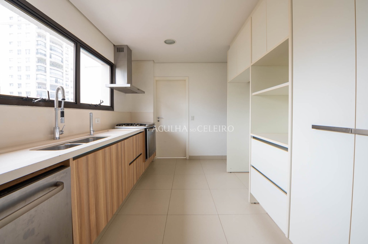 Apartamento com 4 suítes a 600 metros do Parque Ibirapuera à venda em Moema Pássaros. – 13881