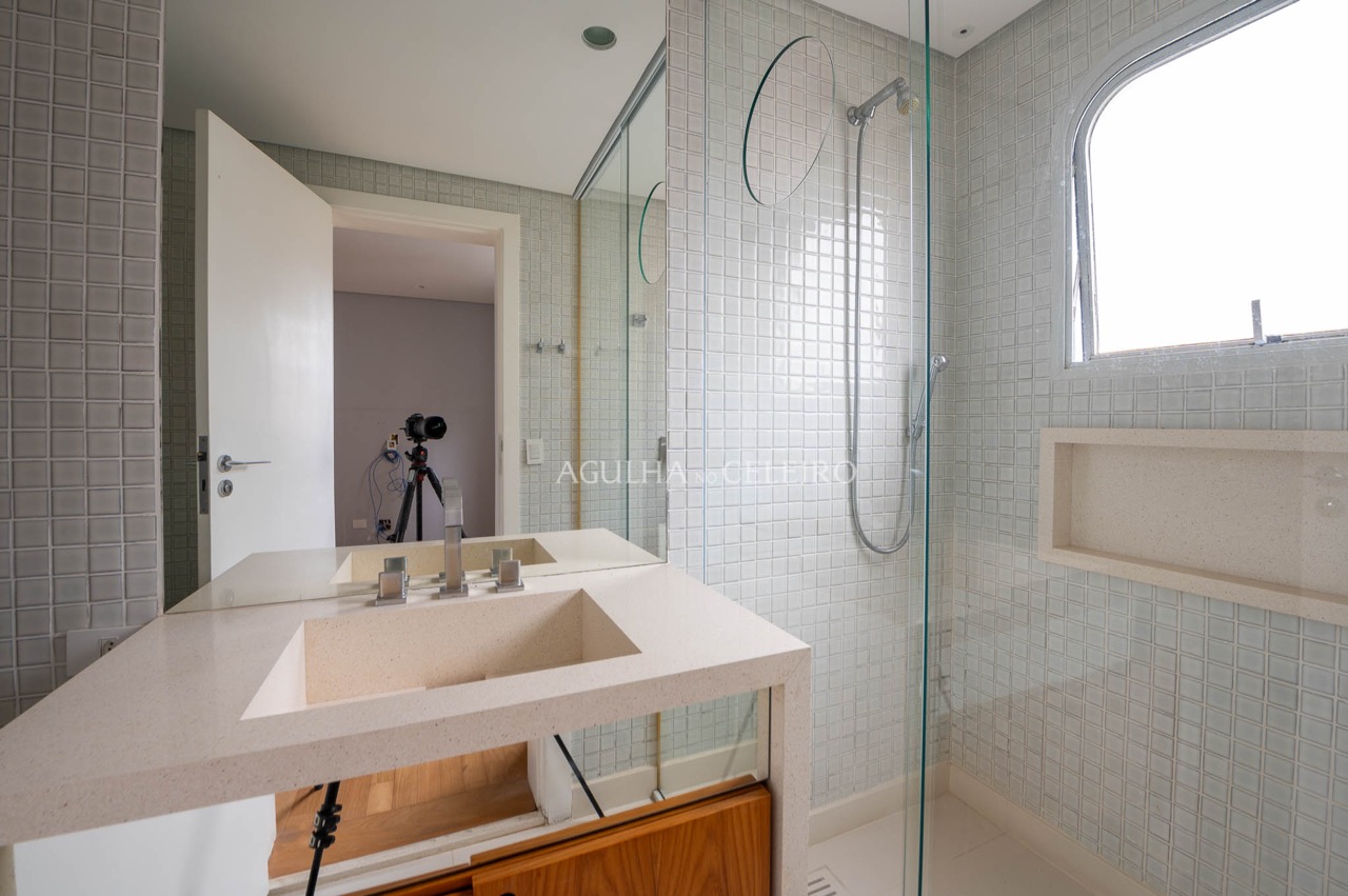 Apartamento com 4 suítes a 600 metros do Parque Ibirapuera à venda em Moema Pássaros. – 13881