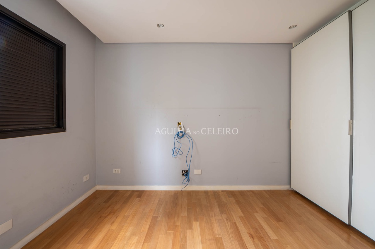 Apartamento com 4 suítes a 600 metros do Parque Ibirapuera à venda em Moema Pássaros. – 13881