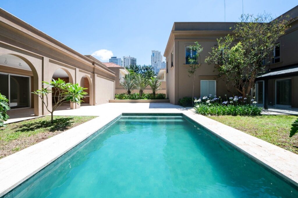 Casa impecável à venda no Jardim America. – 15931