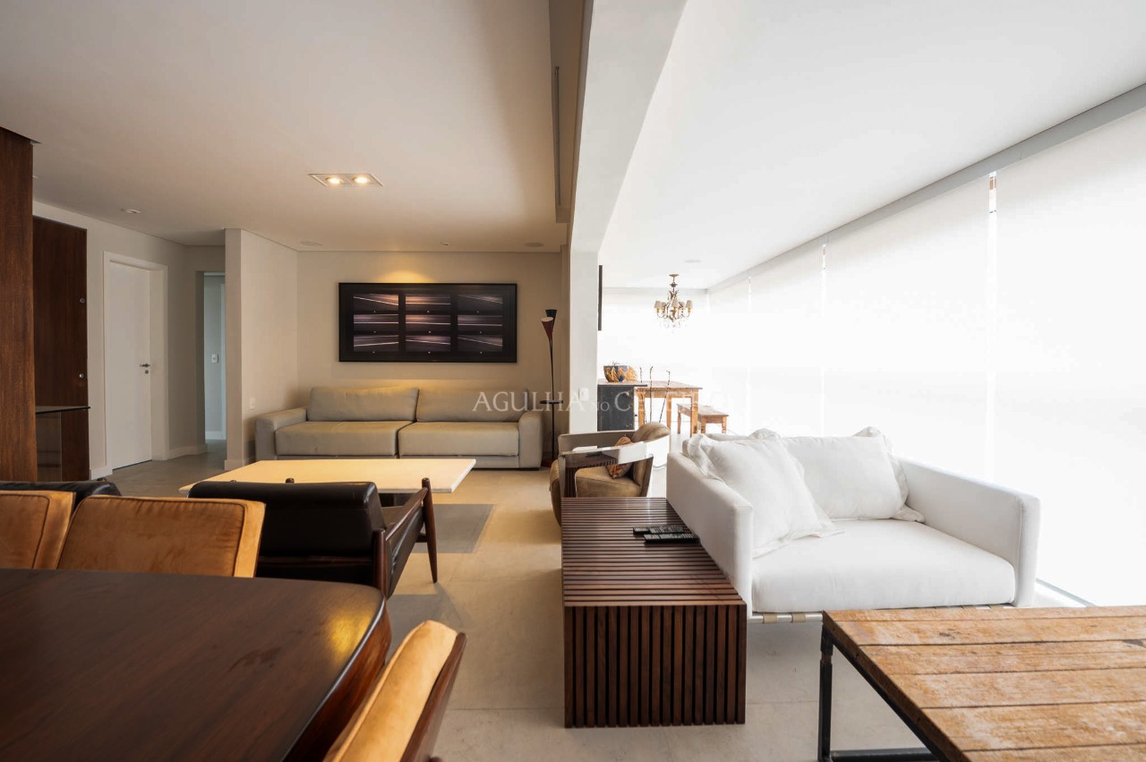 Apartamento reformado à venda na Vila Olímpia. – AP2340