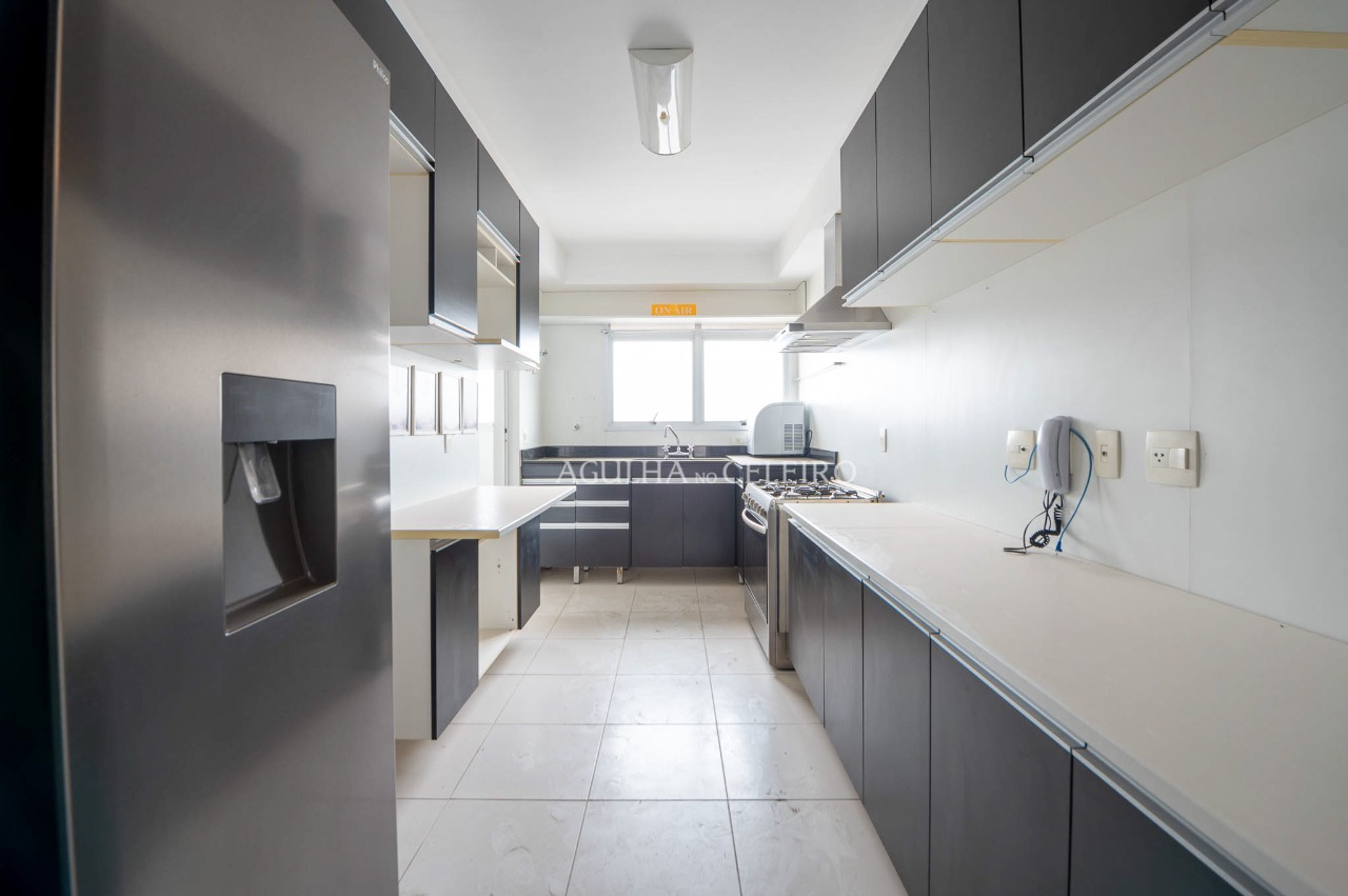 Apartamento reformado à venda na Vila Olímpia. – AP2340