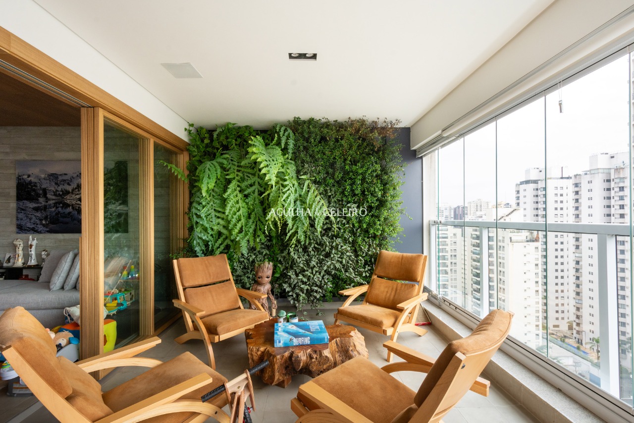 Apartamento assinado por Nildo José em ótima localização em Moema. – 13980