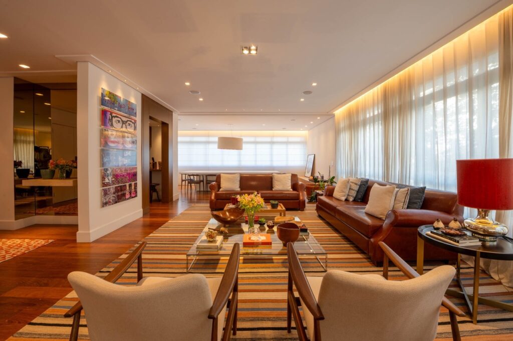 Apartamento elegante com planta quadrada e espaços amplos no Jardim América – 17088