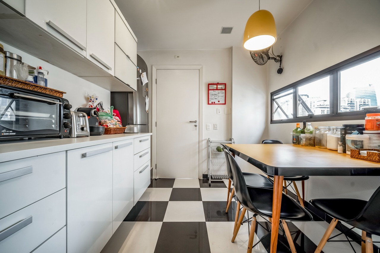 Apartamento a venda na melhor rua do Itaim. – 18133