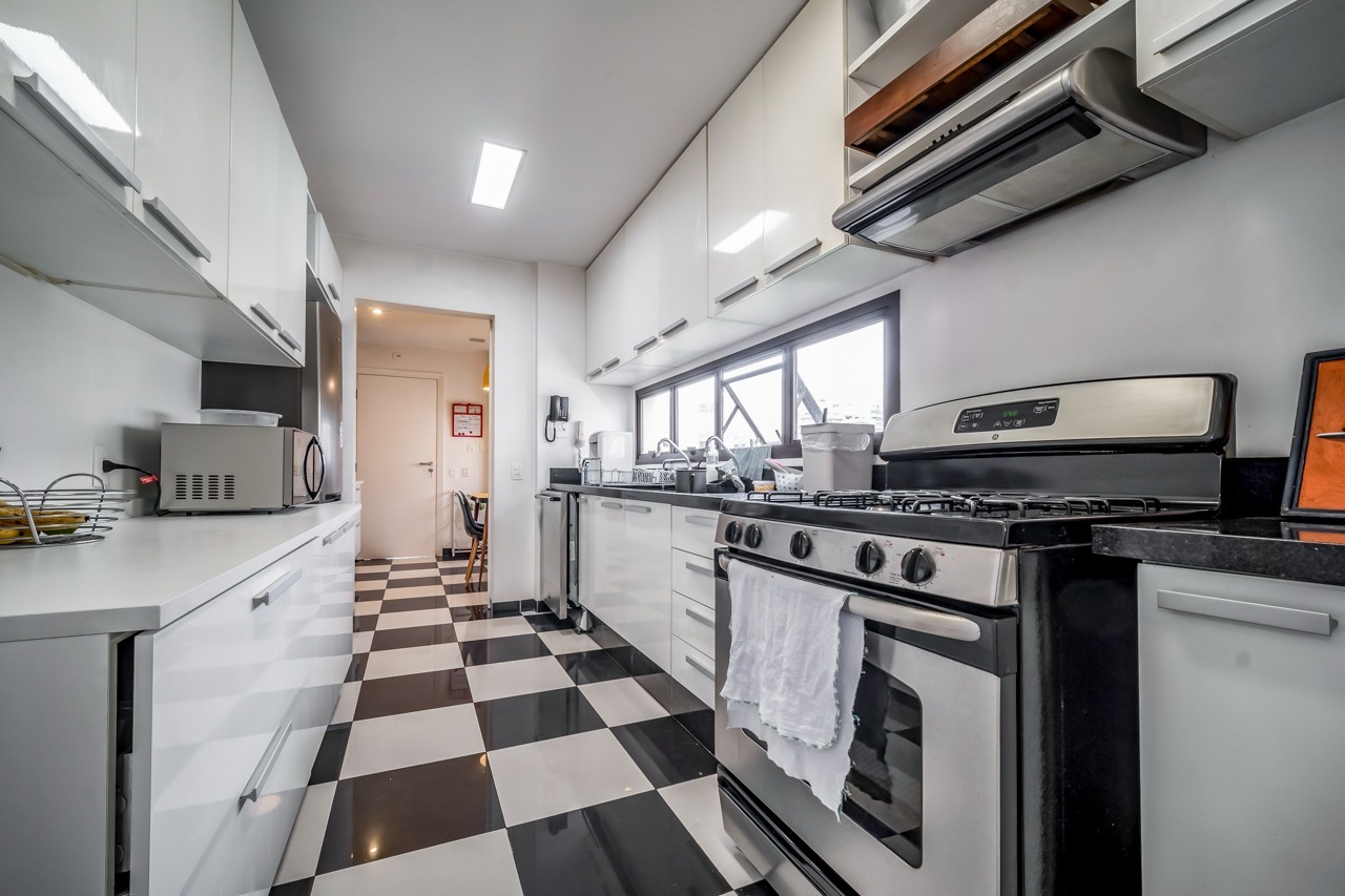 Apartamento a venda na melhor rua do Itaim. – 18133