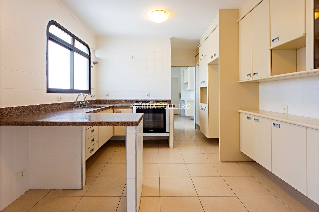 Apartamento espaçoso e iluminado à venda no Itaim Bibi – 18323