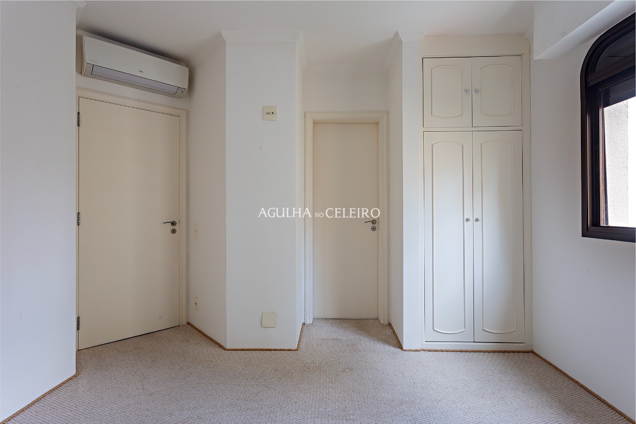 Apartamento espaçoso e iluminado à venda no Itaim Bibi – 18323