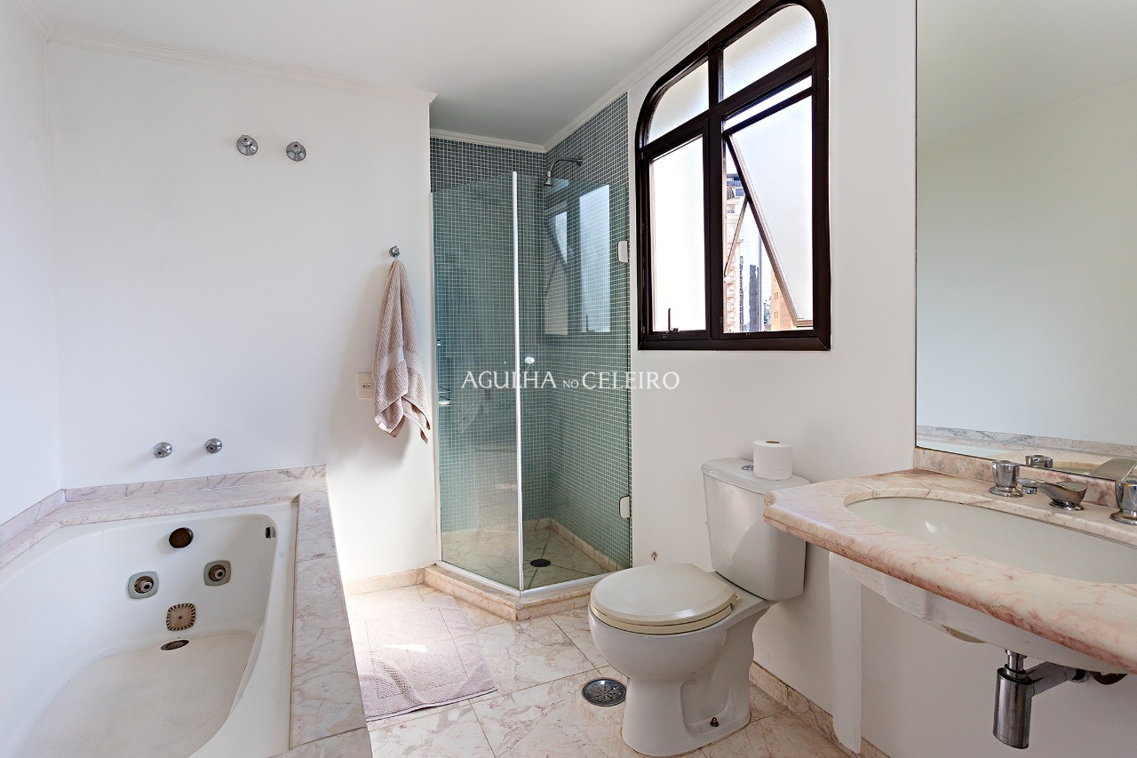 Apartamento espaçoso e iluminado à venda no Itaim Bibi – 18323