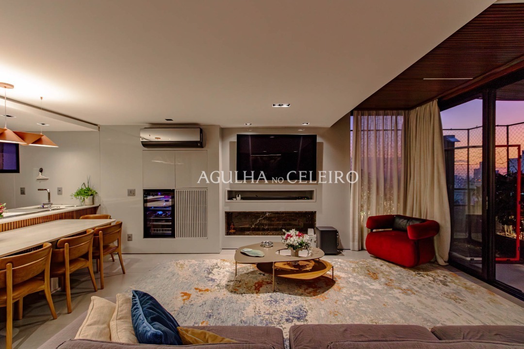 Cobertura totalmente reformado com vista eterna. – 18392