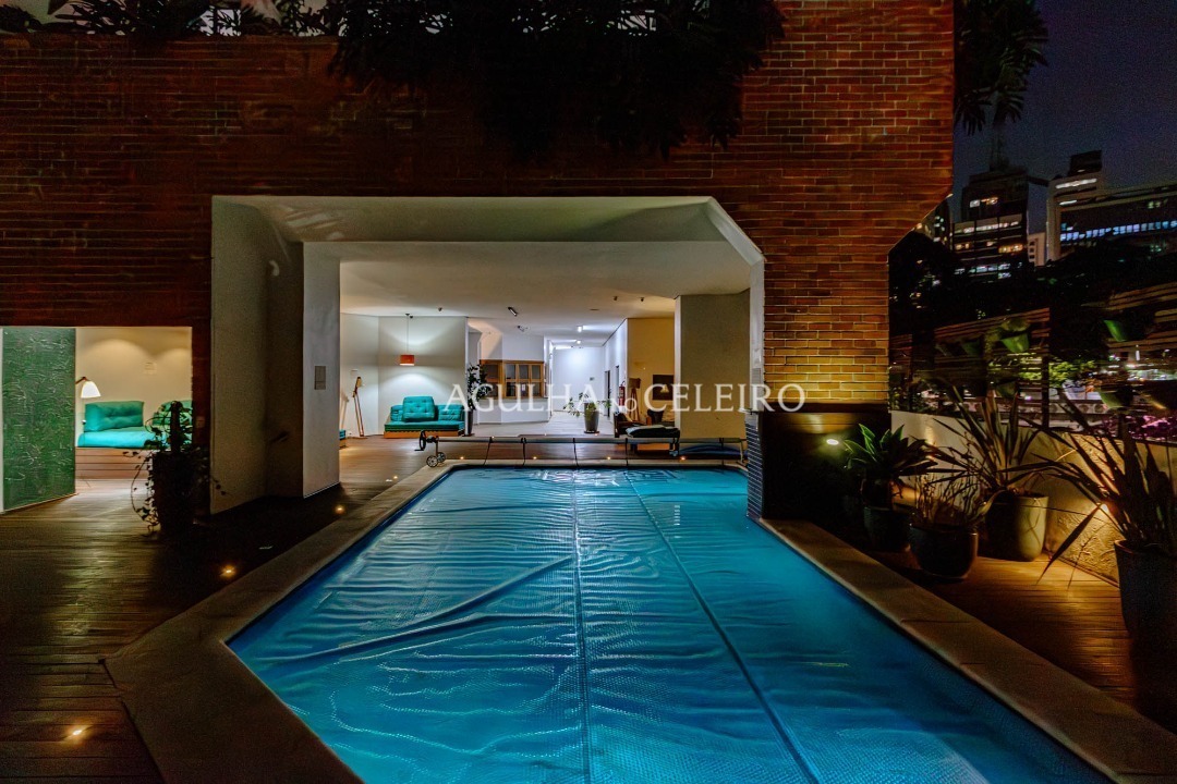 Cobertura totalmente reformado com vista eterna. – 18392