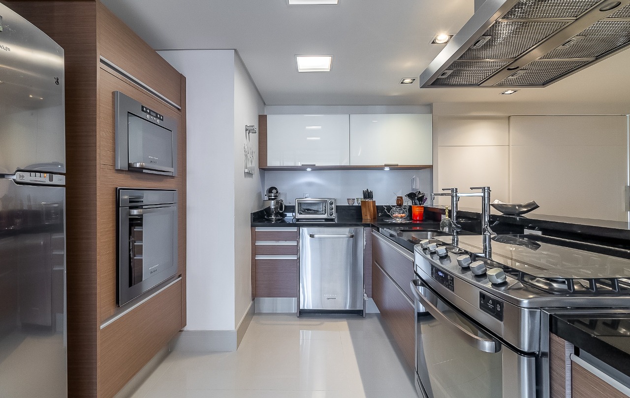 Apartamento com excelentes acabamentos e uma janela com uma vista maravilhosa, em Alto de Pinheiros. – 18518 - IMG_7044-HDR