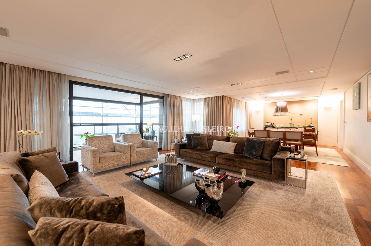 Apartamento com excelentes acabamentos e uma janela com uma vista maravilhosa, em Alto de Pinheiros. – 18518