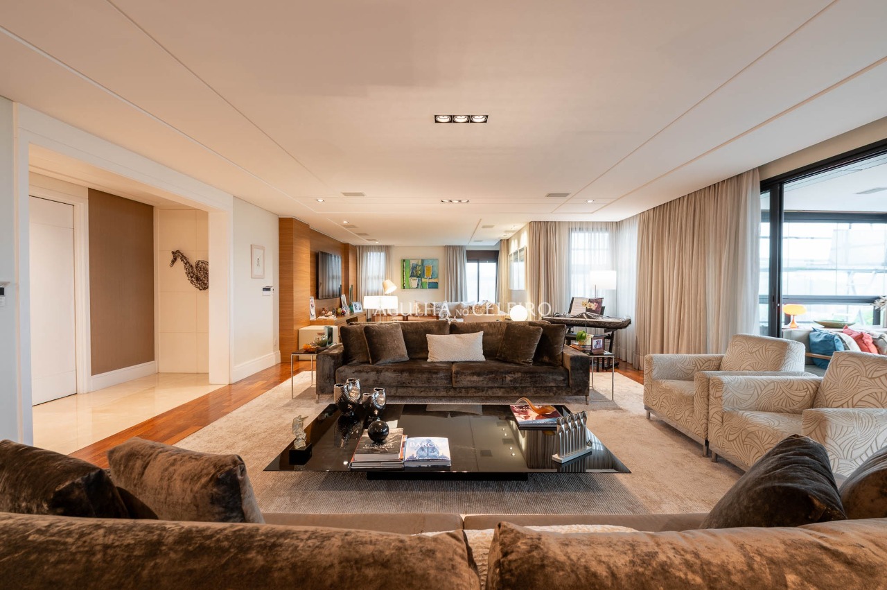 Apartamento com excelentes acabamentos e uma janela com uma vista maravilhosa, em Alto de Pinheiros. – 18518