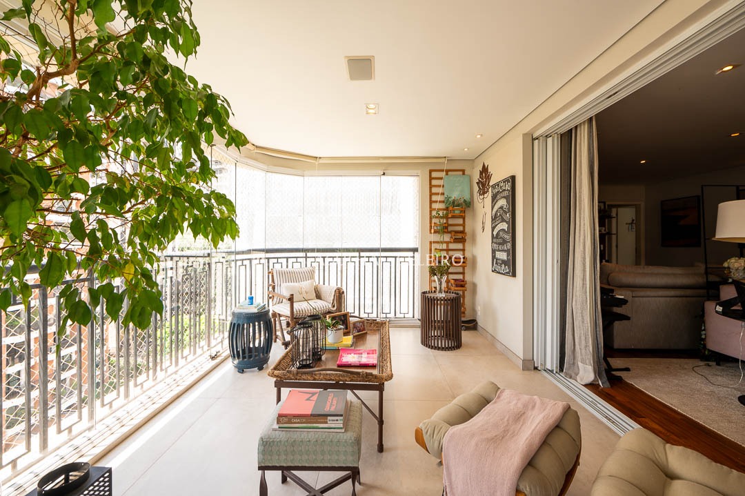 Apartamento super claro e arejado na melhor localização do bairro. – AP5792