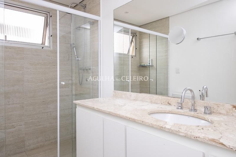 Apartamento com localização privilegiada rua tranquila e arborizada. – AP5995