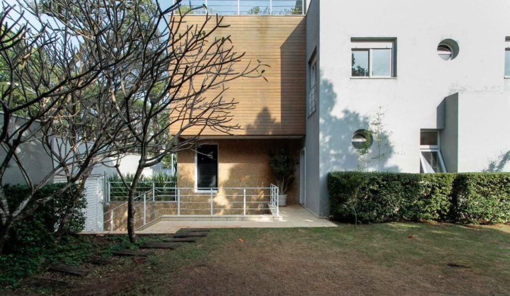 Casa familiar em localização privilegiada à venda no Jardim Paulistano. – CA0366