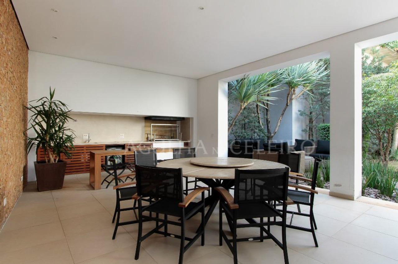 Casa familiar em localização privilegiada à venda no Jardim Paulistano. – CA0366