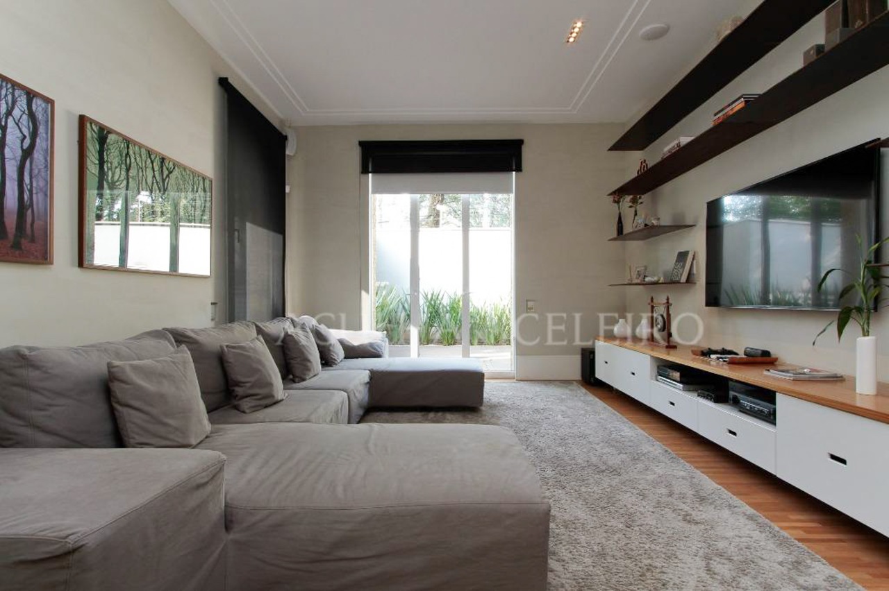 Casa familiar em localização privilegiada à venda no Jardim Paulistano. – CA0366