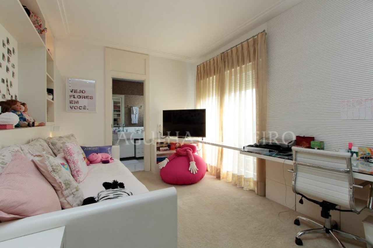 Casa familiar em localização privilegiada à venda no Jardim Paulistano. – CA0366