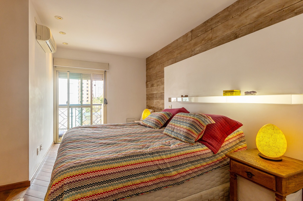 Apartamento Reformado com Vista Exclusiva para Venda em Moema Pássaros. – 12263