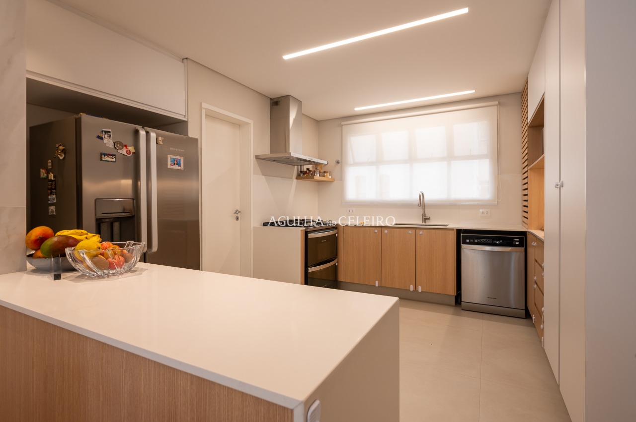 Apartamento recém reformado com planta singular à venda em Moema – 18412