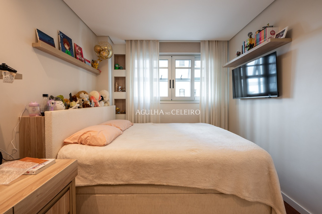 Apartamento recém reformado com planta singular à venda em Moema – 18412