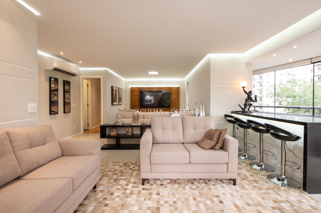 Apartamento reformado e fora de rota. – 18492