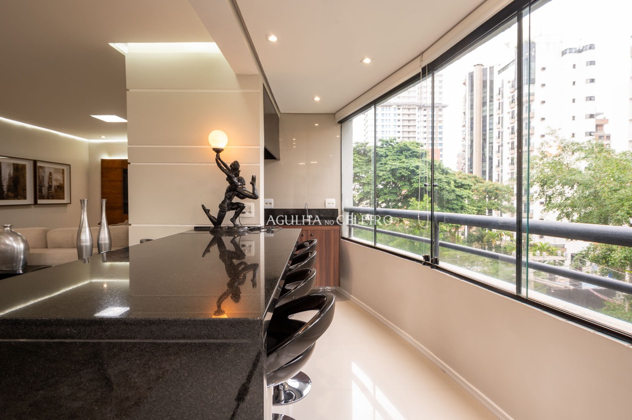 Apartamento reformado e fora de rota. – 18492