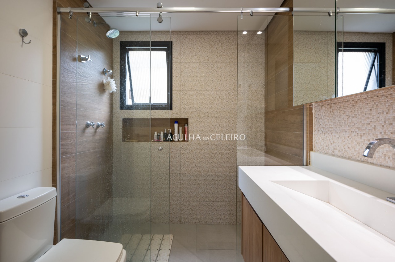 Apartamento reformado e fora de rota. – 18492