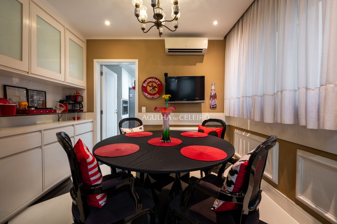 Um clássico de sofisticação com uma vista deslumbrante para a copa das árvores. – 18593