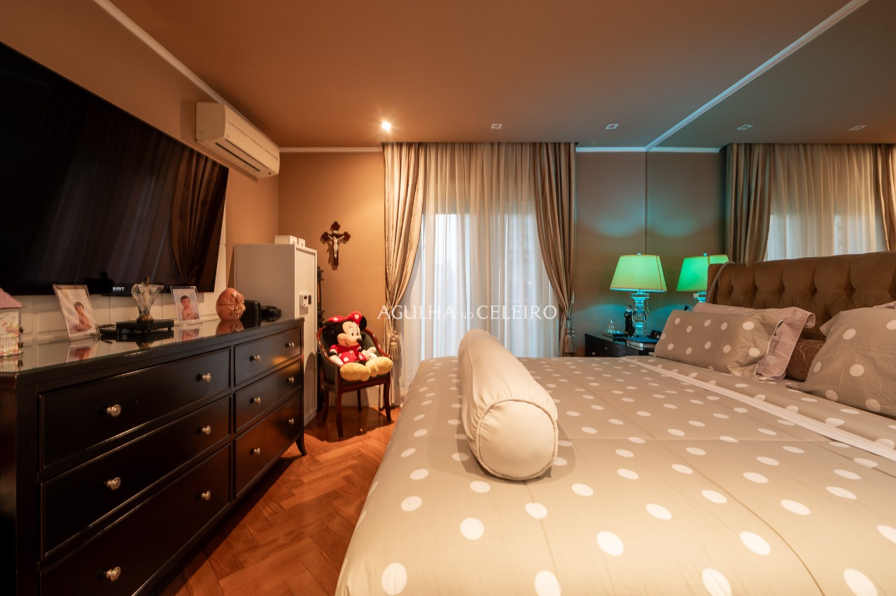 Um clássico de sofisticação com uma vista deslumbrante para a copa das árvores. – 18593