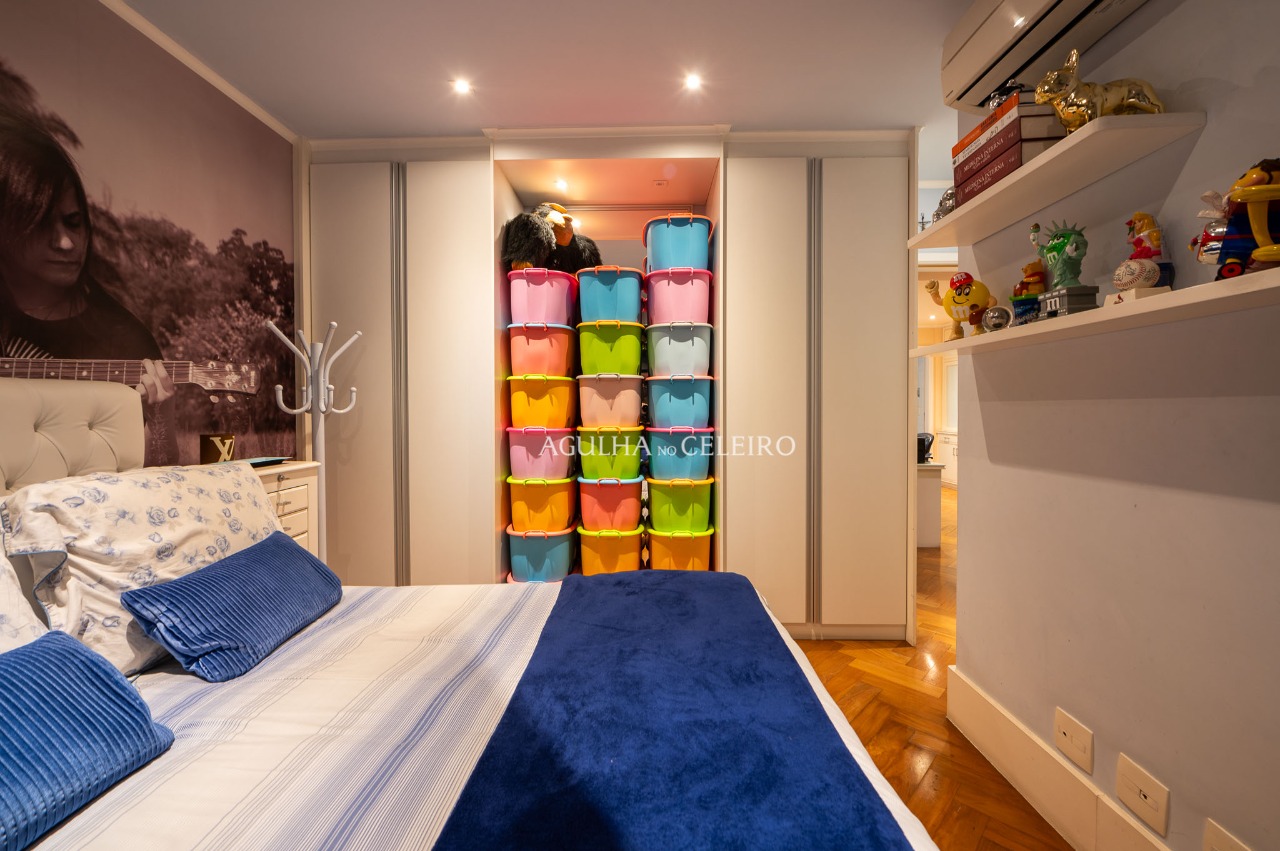 Um clássico de sofisticação com uma vista deslumbrante para a copa das árvores. – 18593