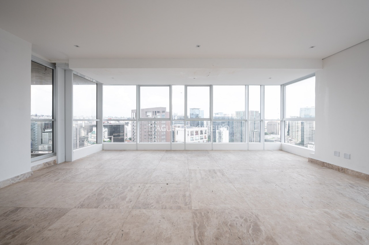 Cobertura espetacular com vista incrível à venda no Itaim Bibi. – 18646