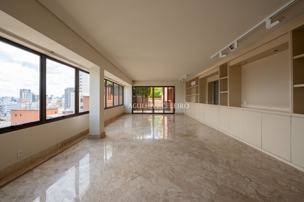 Cobertura duplex com excelente localização no Jardim América – CO0589