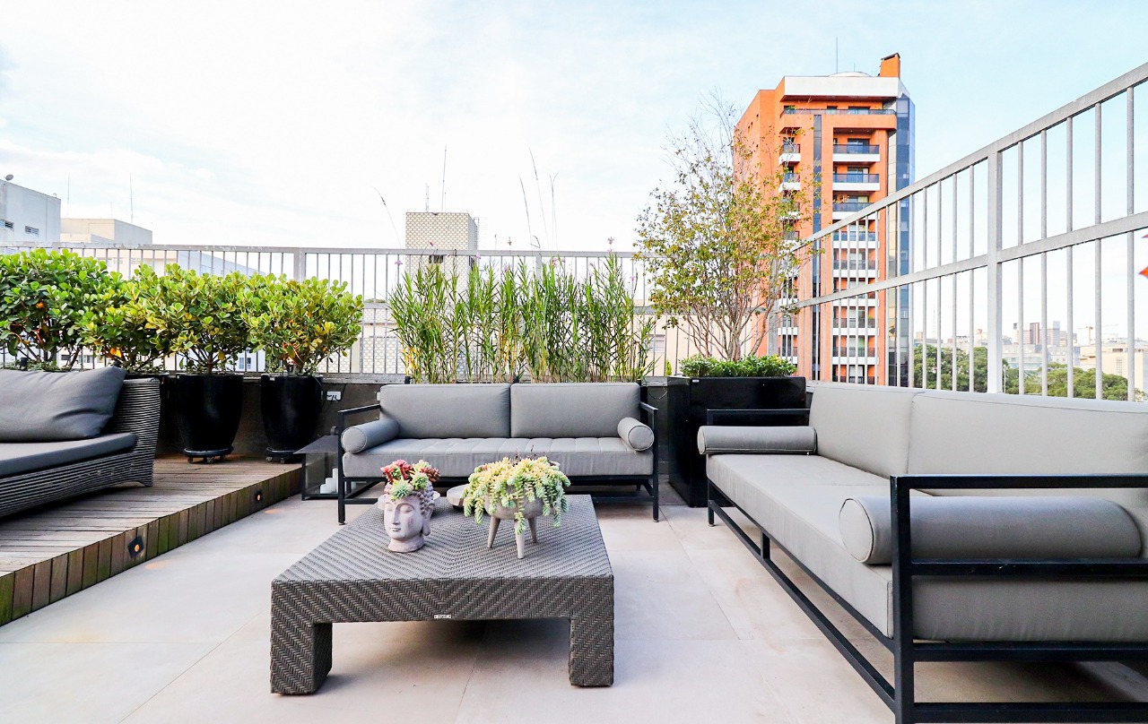 Cobertura charmosa, com área externa de tirar o fôlego e ambientes integrados, em Pinheiros. – CO0372