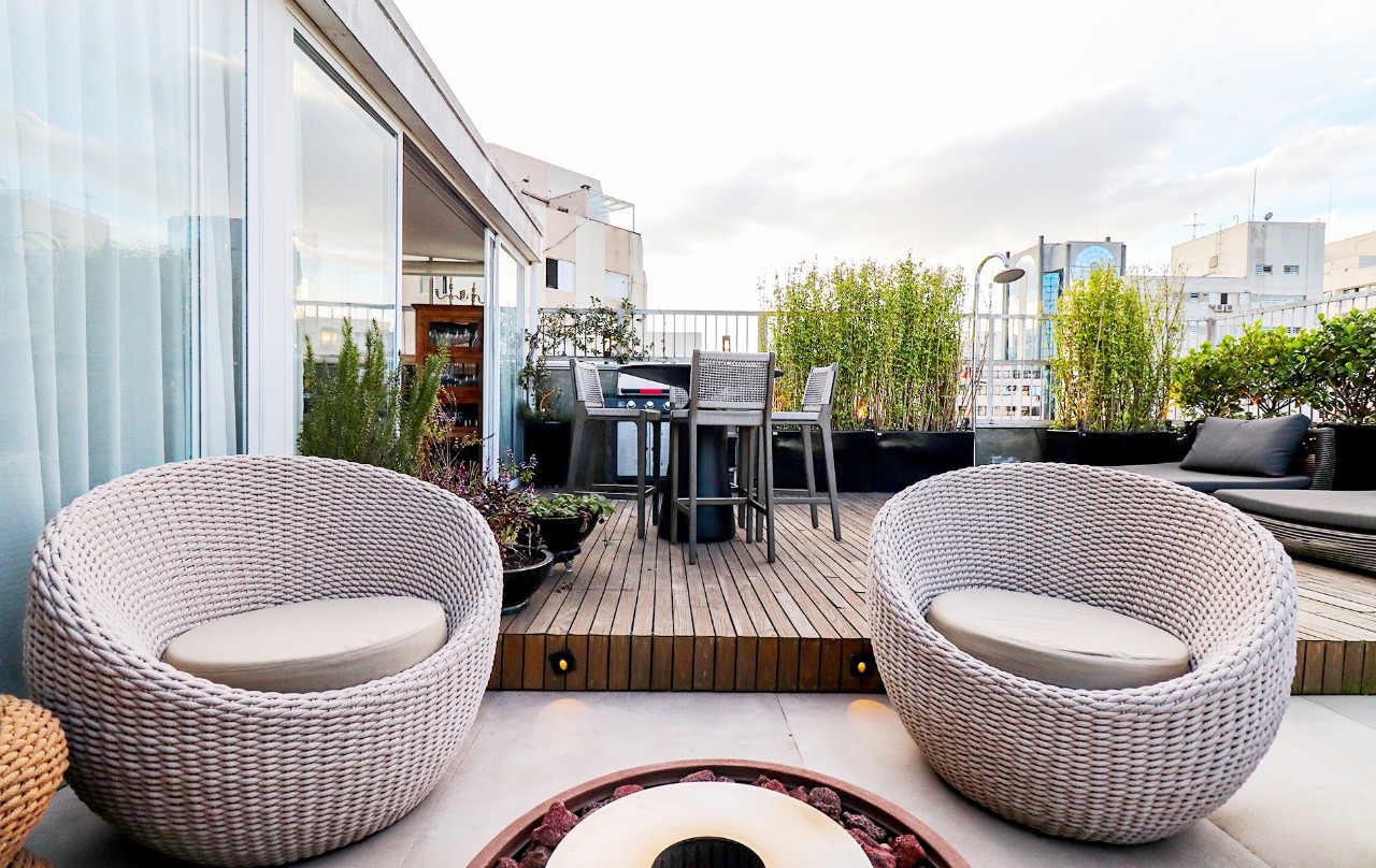 Cobertura charmosa, com área externa de tirar o fôlego e ambientes integrados, em Pinheiros. – CO0372