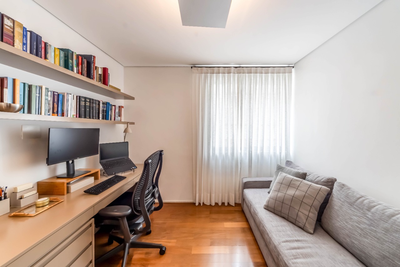 Apartamento com reforma irretocável e bem iluminado, em prédio com lazer no Jardim Paulista. – 19181
